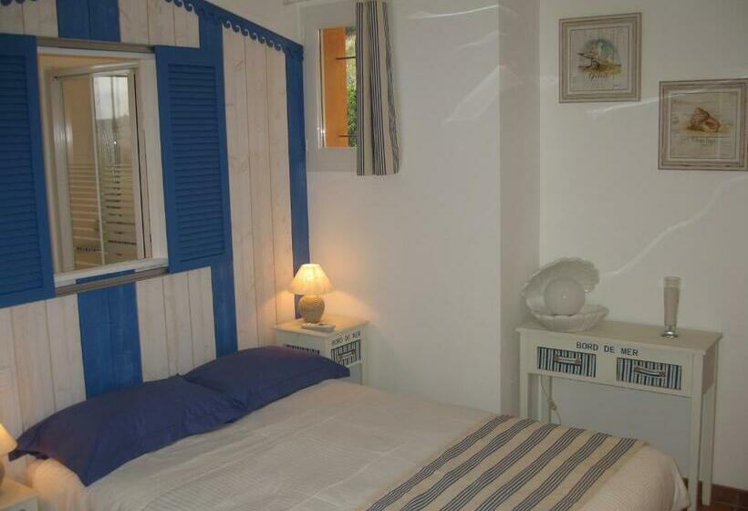 プールビュースタンダードルーム, La Cigale Sous L Olivier