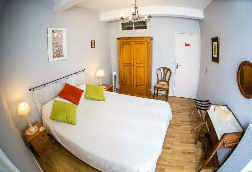 スイート, L'arche Des Chapeliers