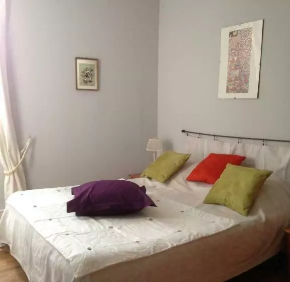 スイート, L'arche Des Chapeliers