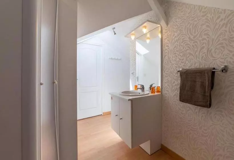 Standard room with outdoor bath, Le Félix Grat   Lavaloc