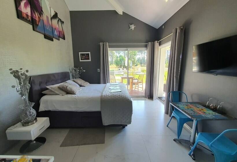 اتاق استاندارد با چشم‌انداز استخر, Villa Bora Bora