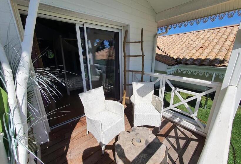 اتاق استاندارد با چشم‌انداز استخر, Villa Bora Bora