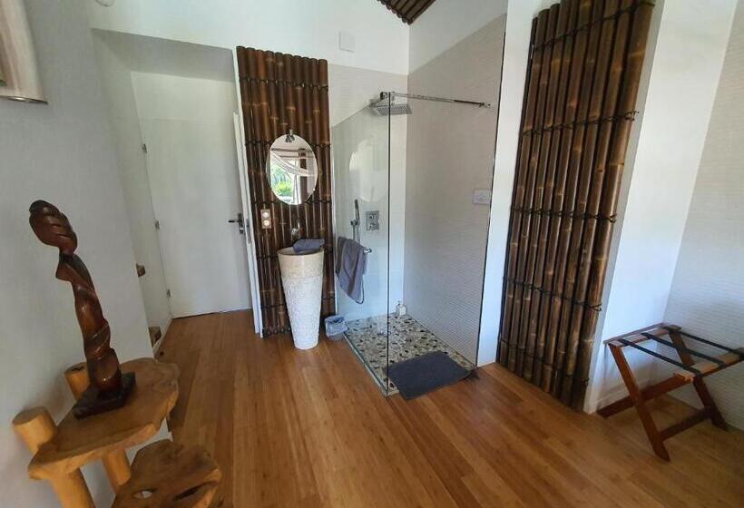 اتاق استاندارد با چشم‌انداز استخر, Villa Bora Bora