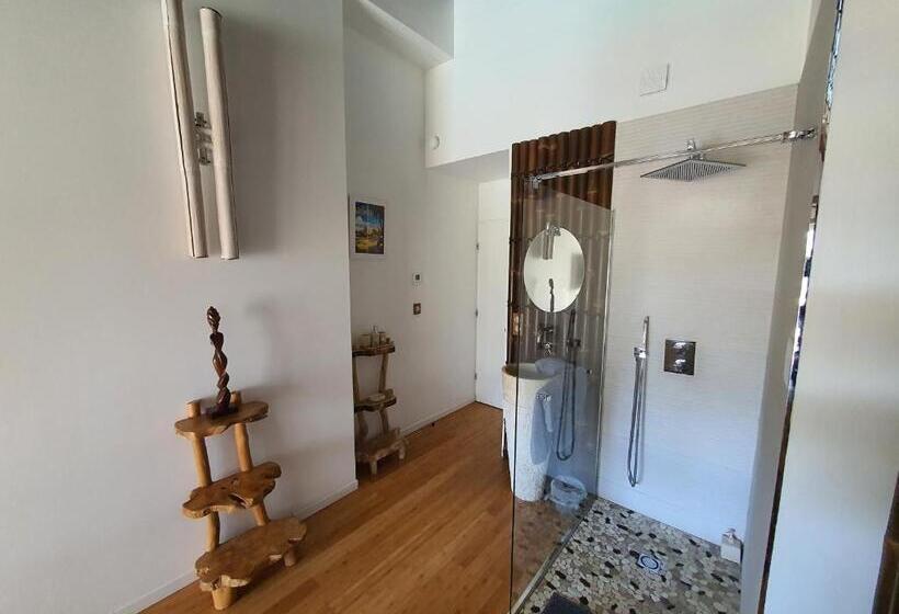 غرفة قياسية مطلّة علي حمام السباحة, Villa Bora Bora
