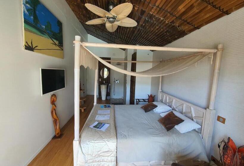 اتاق استاندارد با چشم‌انداز استخر, Villa Bora Bora