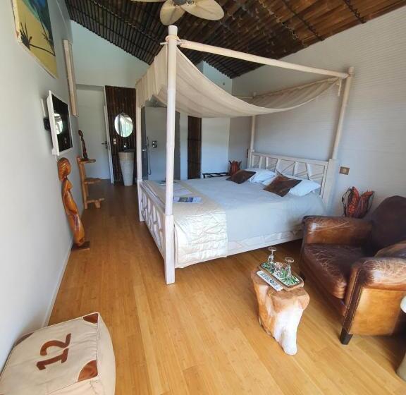 غرفة قياسية مطلّة علي حمام السباحة, Villa Bora Bora