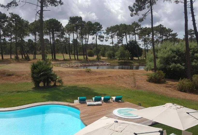 سوییت با چشم‌انداز استخر, Villa Bora Bora