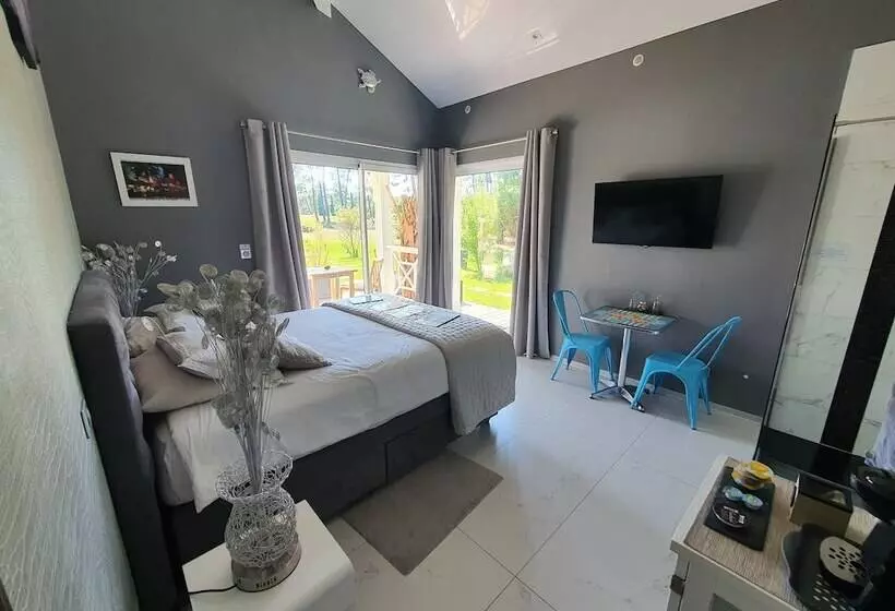 Standard-huone Allasnäkymä, Villa Bora Bora