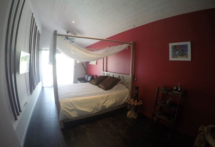 سوییت با چشم‌انداز استخر, Villa Bora Bora