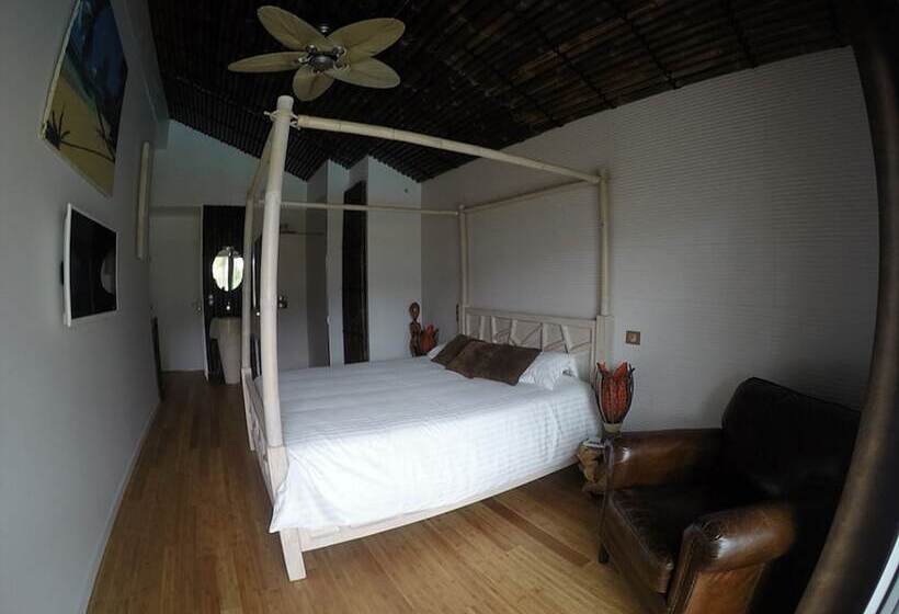 اتاق استاندارد با چشم‌انداز استخر, Villa Bora Bora