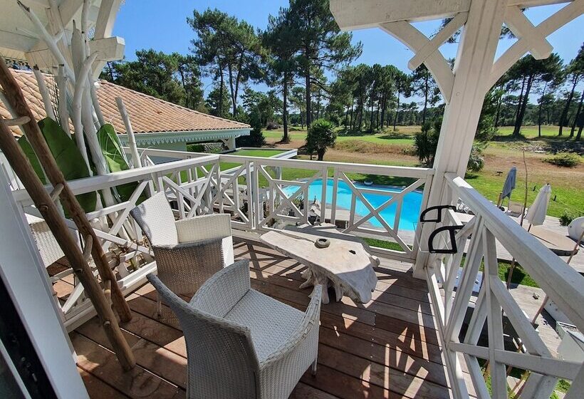 اتاق استاندارد با چشم‌انداز استخر, Villa Bora Bora