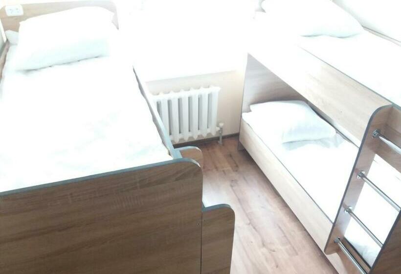 تختخواب در اتاق مشترک, Hostel Nomad 4x4