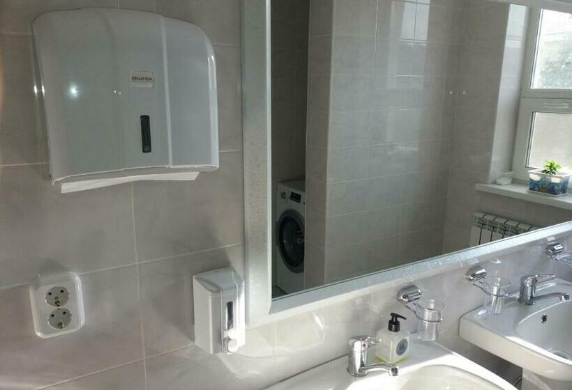 تختخواب در اتاق مشترک, Hostel Nomad 4x4