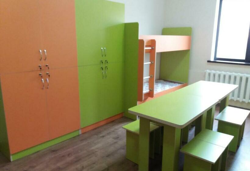 تختخواب در اتاق مشترک, Hostel Nomad 4x4