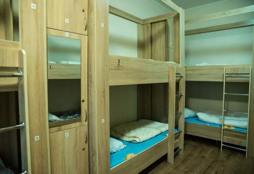 تختخواب در اتاق مشترک, Hostel Nomad 4x4