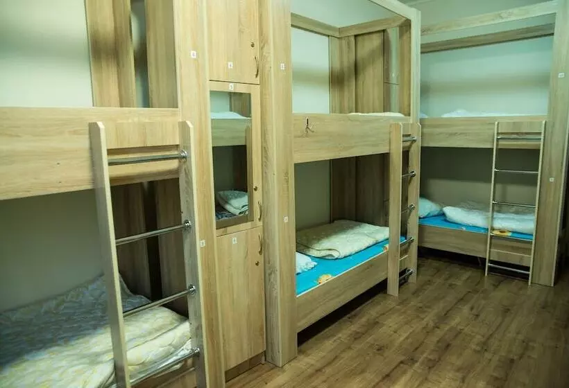 تختخواب در اتاق مشترک, Hostel Nomad 4x4