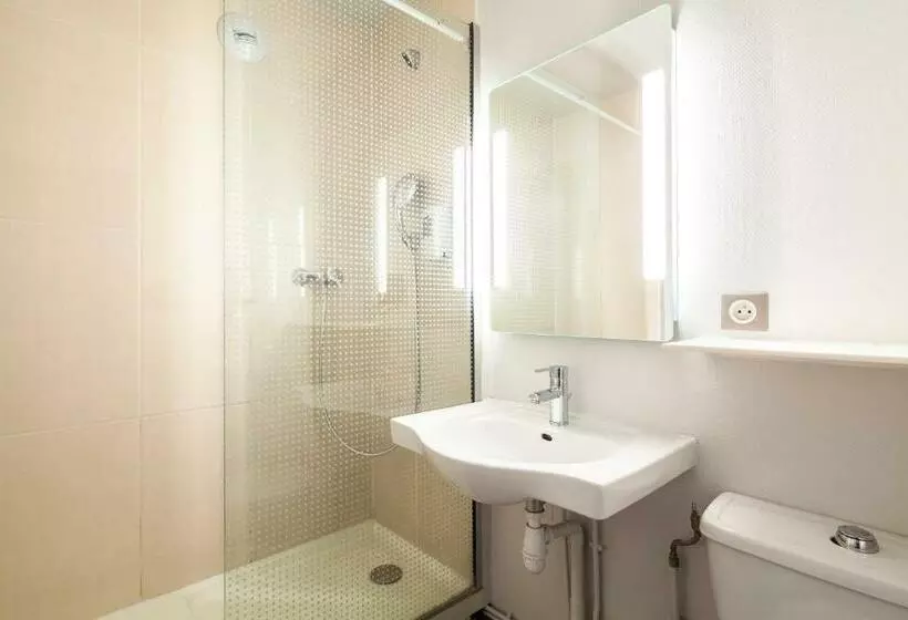 Standard Neljän Hengen Huone, B&b Hotel Pontault Combault
