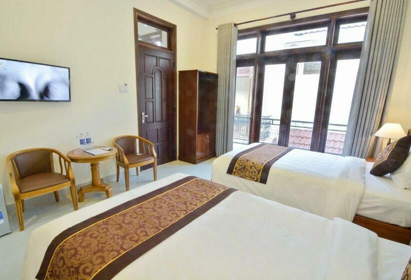 اتاق لوکس با چشم‌انداز شهر, Redrose Villa
