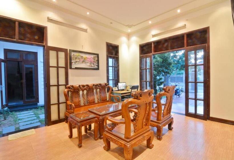 اتاق لوکس با چشم‌انداز باغ, Redrose Villa
