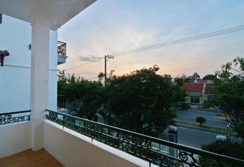 اتاق خانوادگی, Redrose Villa
