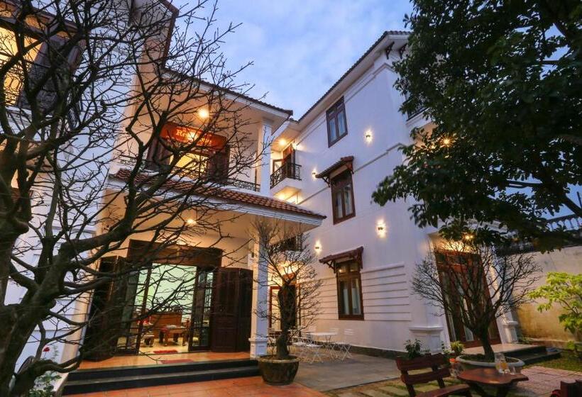 اتاق استاندارد سه نفره, Redrose Villa