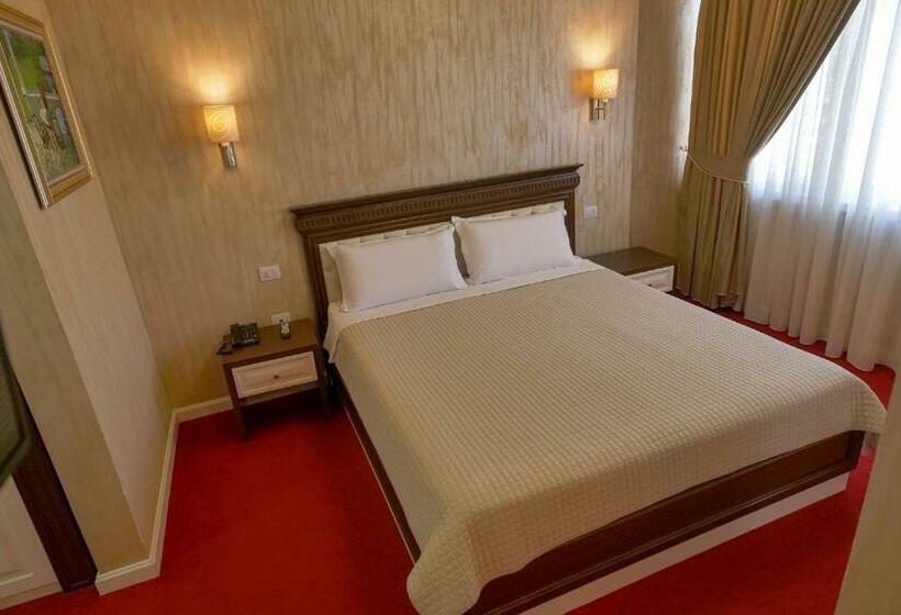 스탠다드 룸, Rozafa