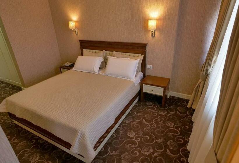 스탠다드 룸, Rozafa