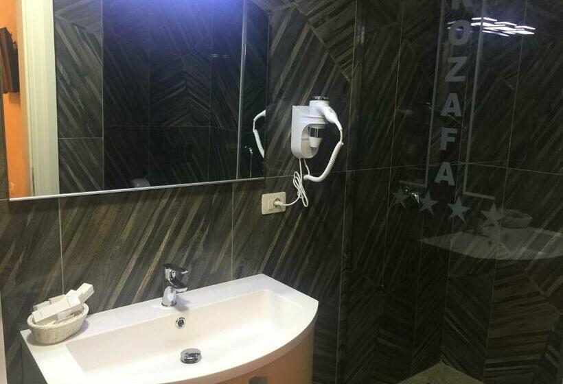 스탠다드 룸, Rozafa