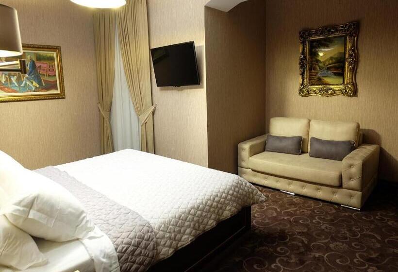 수피리어 룸, Rozafa