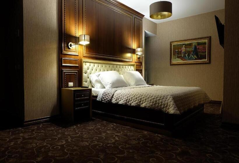 수피리어 룸, Rozafa