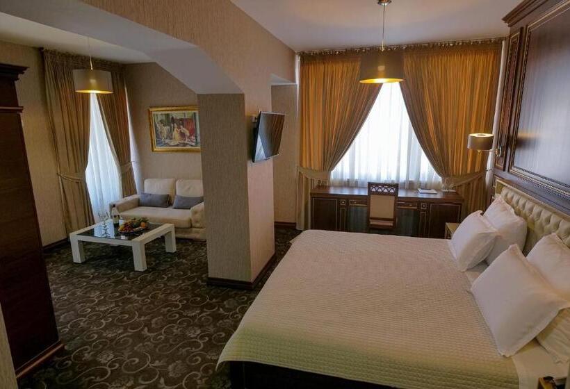 수피리어 룸, Rozafa