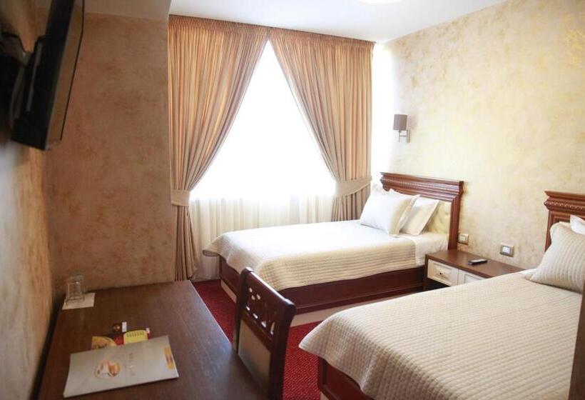 스탠다드 룸, Rozafa