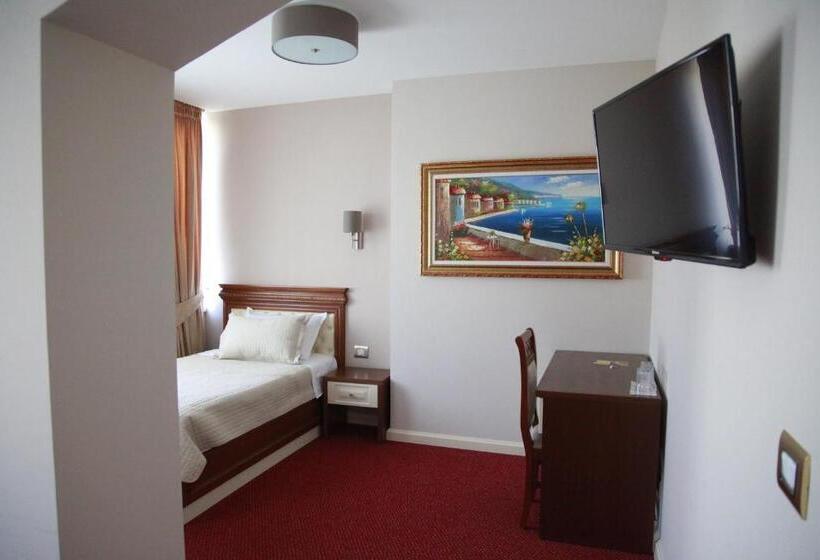 스탠다드 트리플 룸, Rozafa