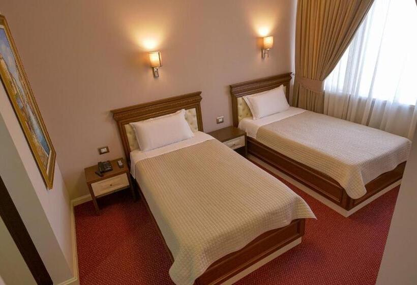 스탠다드 트리플 룸, Rozafa