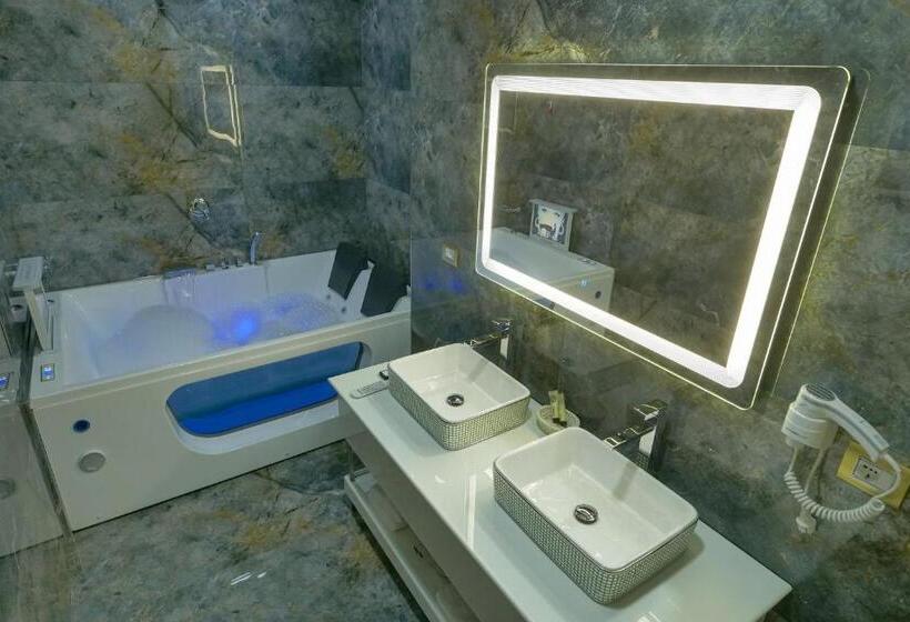 주니어 스위트 발코니, Rozafa