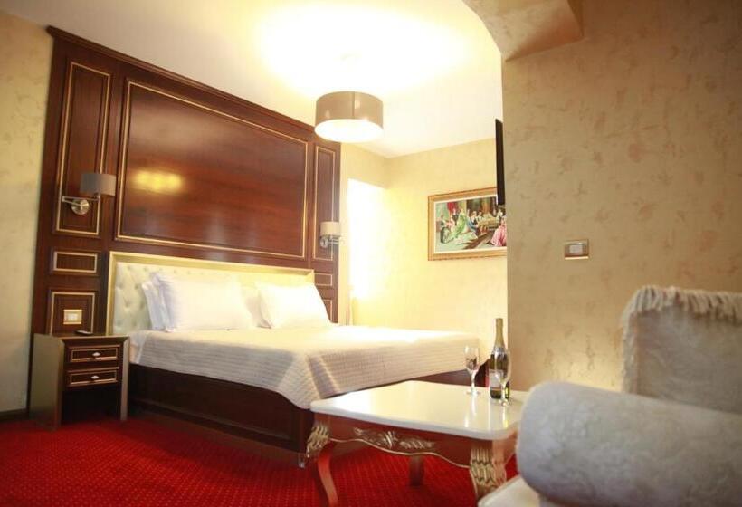 주니어 스위트 발코니, Rozafa