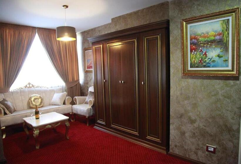 주니어 스위트 발코니, Rozafa