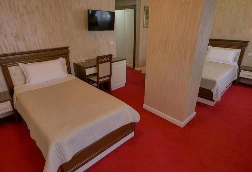 디럭스 패밀리 룸, Rozafa