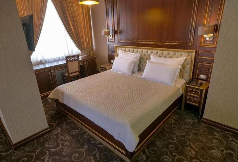 수피리어 룸, Rozafa