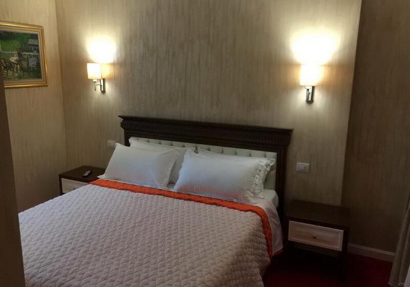 스탠다드 룸, Rozafa