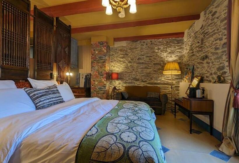 جناح ديلوكس, La Galante