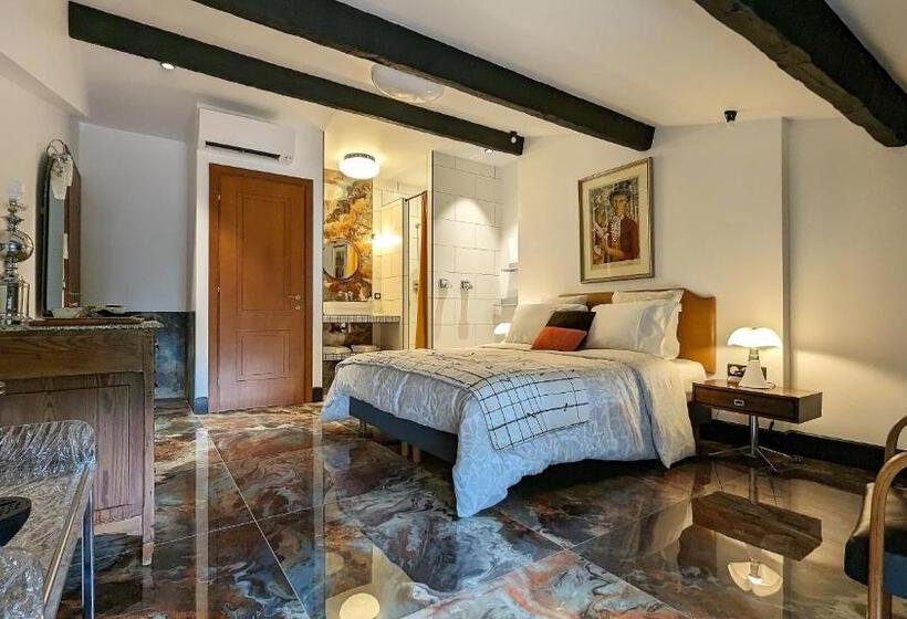 غرفة ديلوكس, La Galante