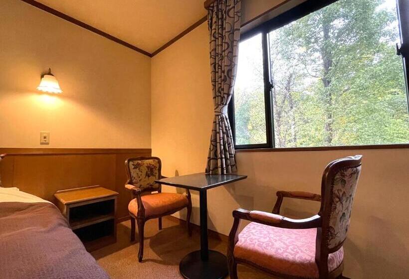 スタンダードトリプルルーム, Heidi Hof