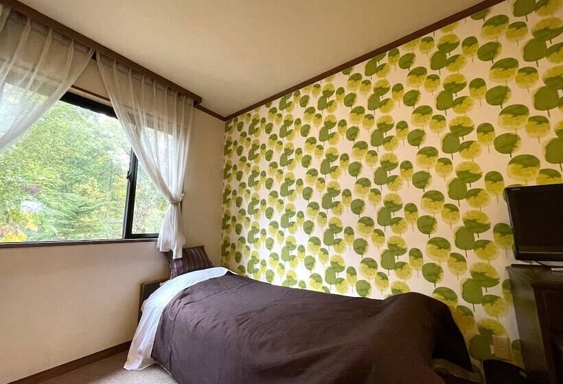 スタンダードトリプルルーム, Heidi Hof