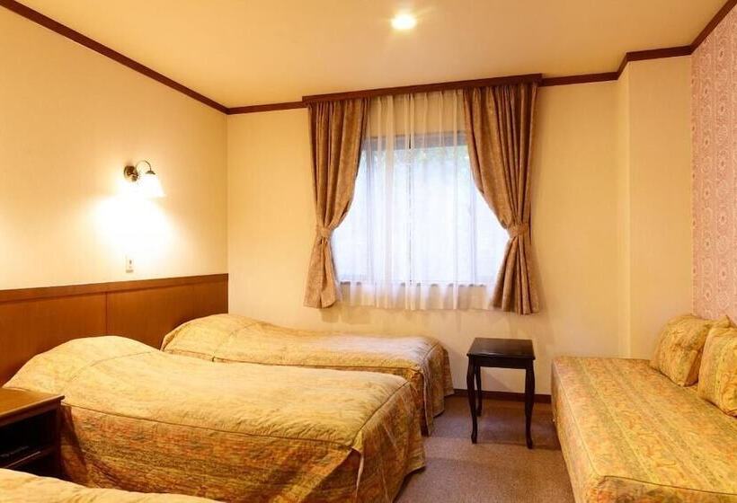 スタンダードトリプルルーム, Heidi Hof