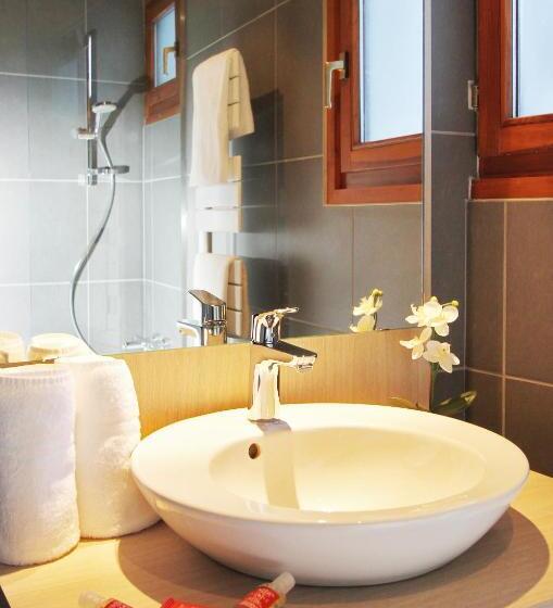 اتاق استاندارد سه نفره, La Galise