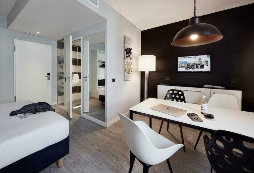 Семейный Номер, Légère Express Bielefeld