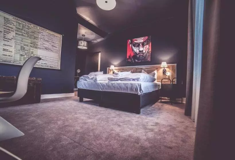 Quarto Triplo Clássico, Luis