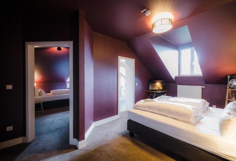 三人经典房间, Luis