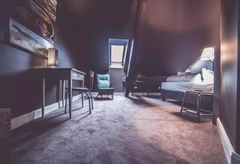 Suite Familiar, Luis